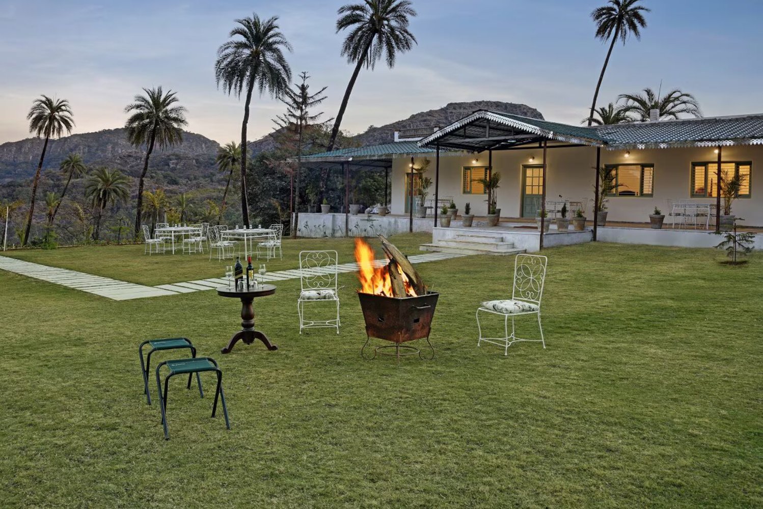 Luxury 5 BHK Mountain View Villa - VODRJ90-MountAbu-banner
