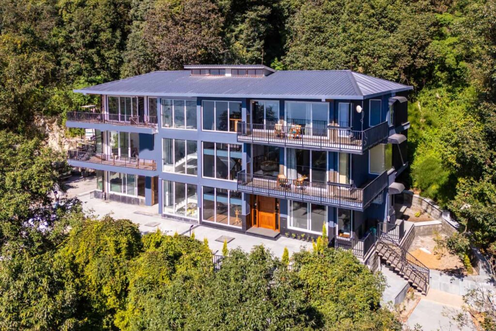 VODUK67 – Luxury 4 Bedroom Villa With lawn In Mussoorie