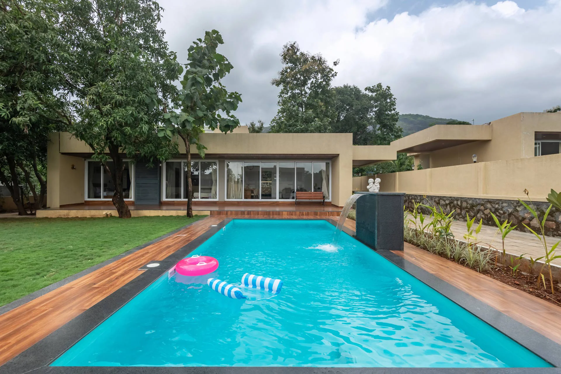 Luxury 3 BHK Villa with Lawn - VODMH89-Karjat-banner