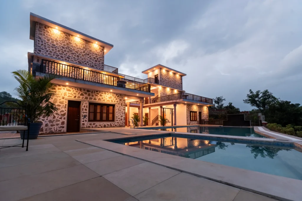 VODRJ106 – Luxury 6 BHK Villa With Lawn In Udaipur