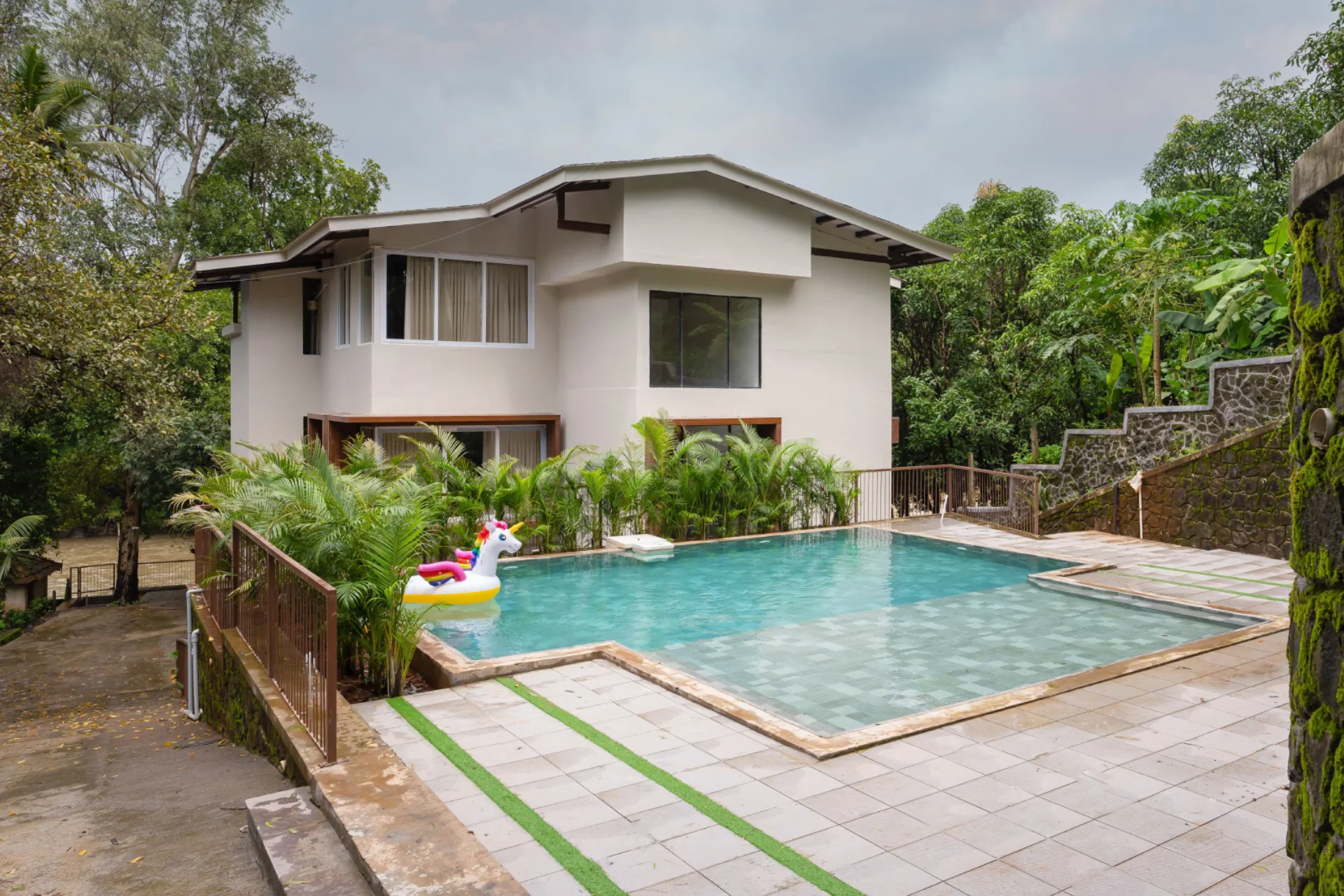 Luxury 4 BHK Villa With Swimming Pool - VODMH125-Karjat-banner