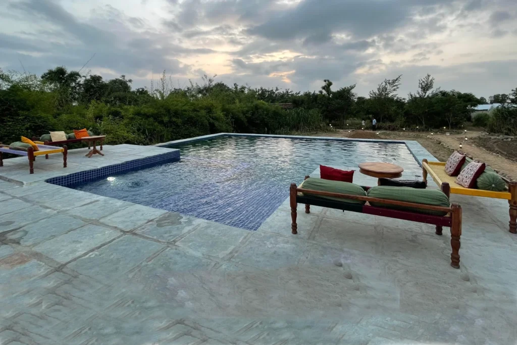 VODRJ143 – 4 Tent & 2 Cottage Property In Jawai