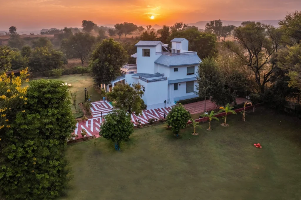 VODRJ183 – 4 Bedroom Lawn Villa In Jaipur