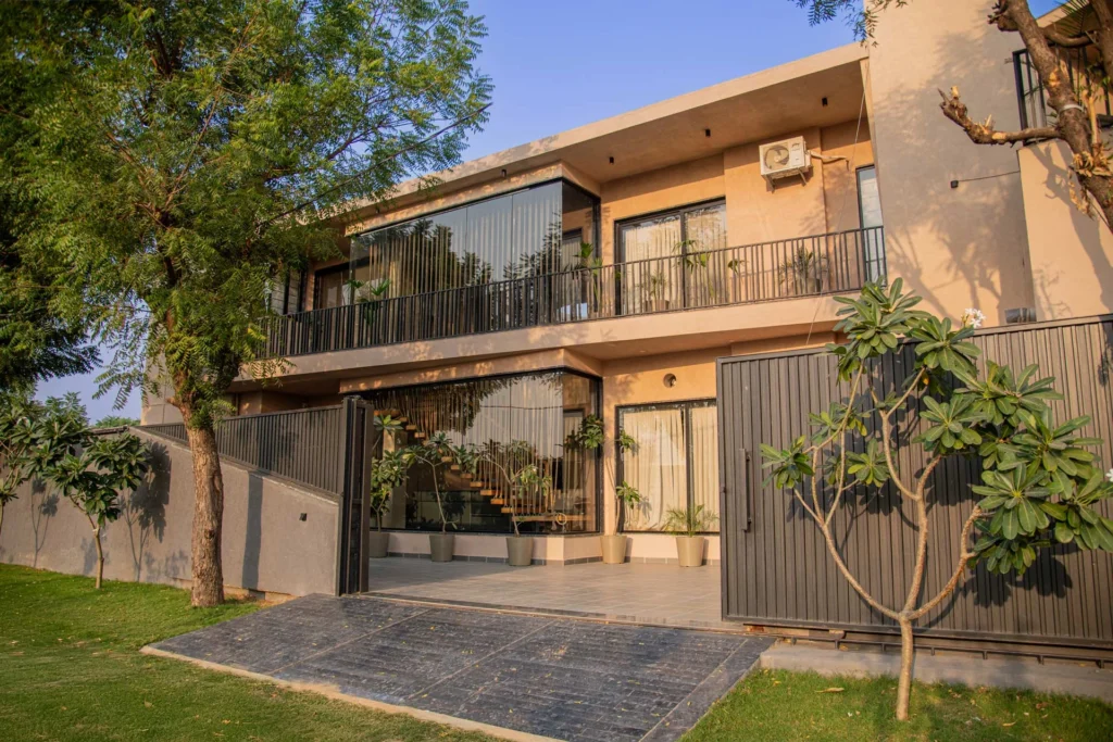 VODRJ194 – 7 BHK Lawn Villa In Jaipur