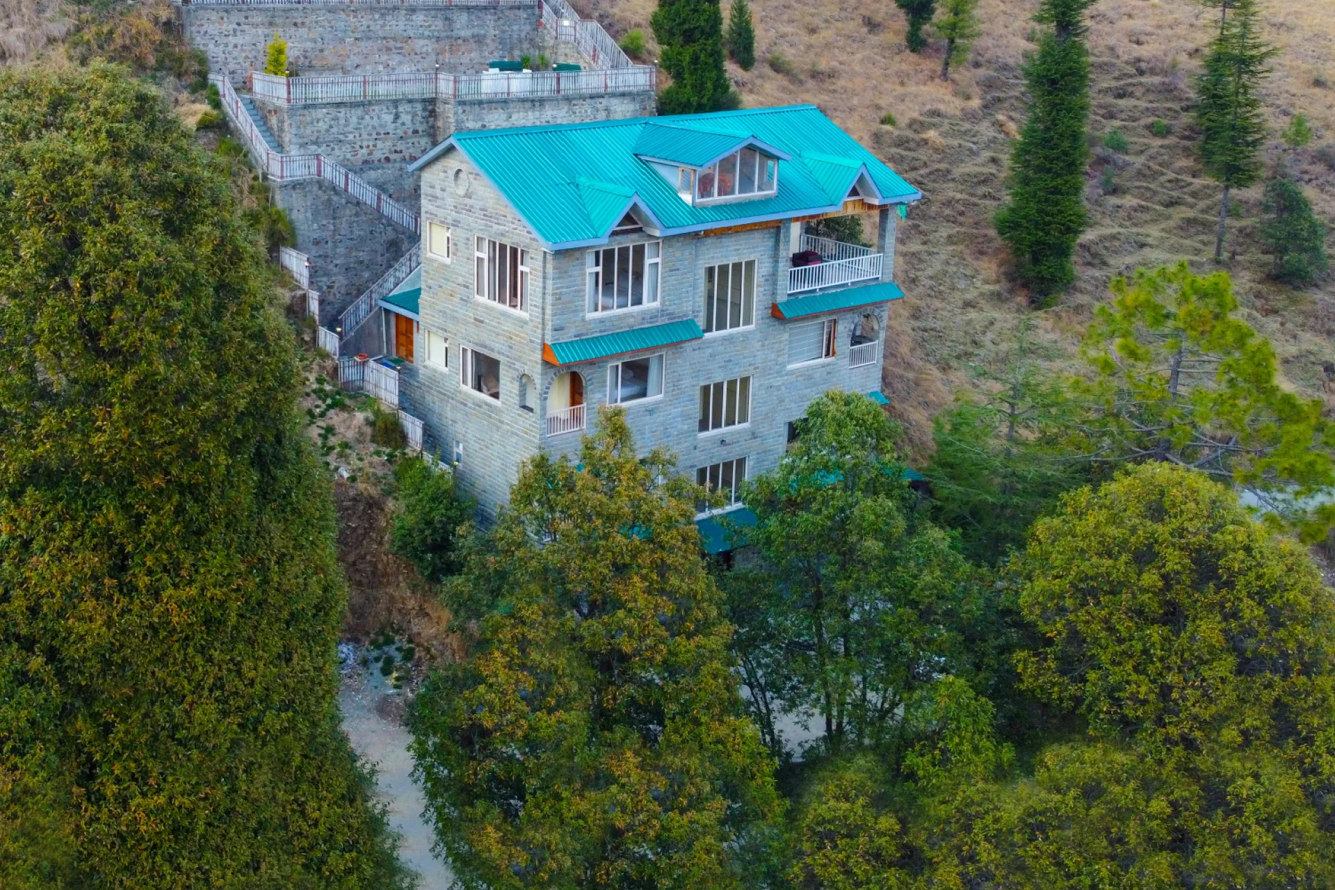5 BHK Villa with Lounge in Shimla - VODHP04-Shimla-banner