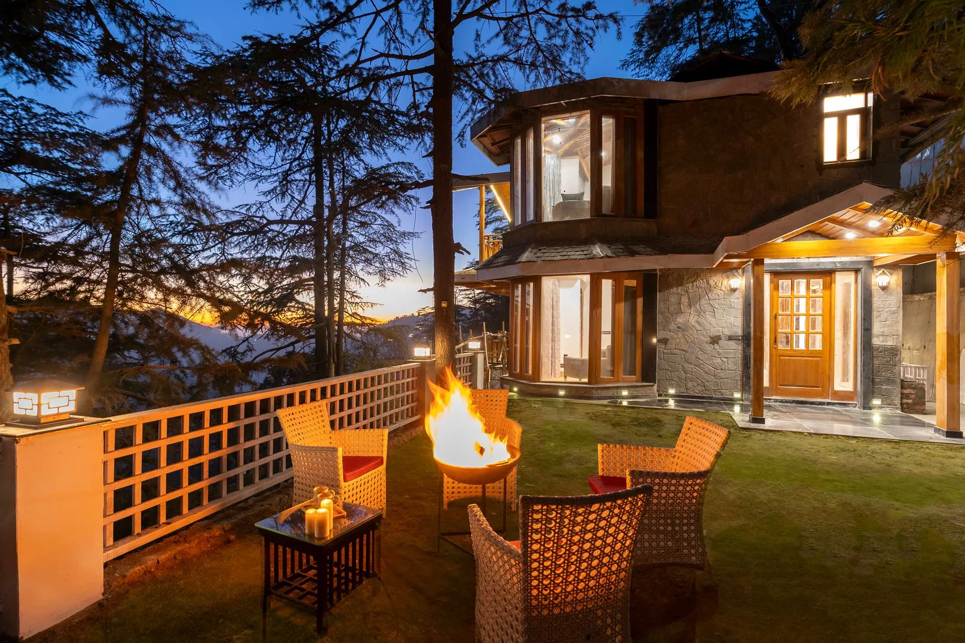 4 Bedroom Mountain View Villa in Shimla - VODHP11-Shimla-banner